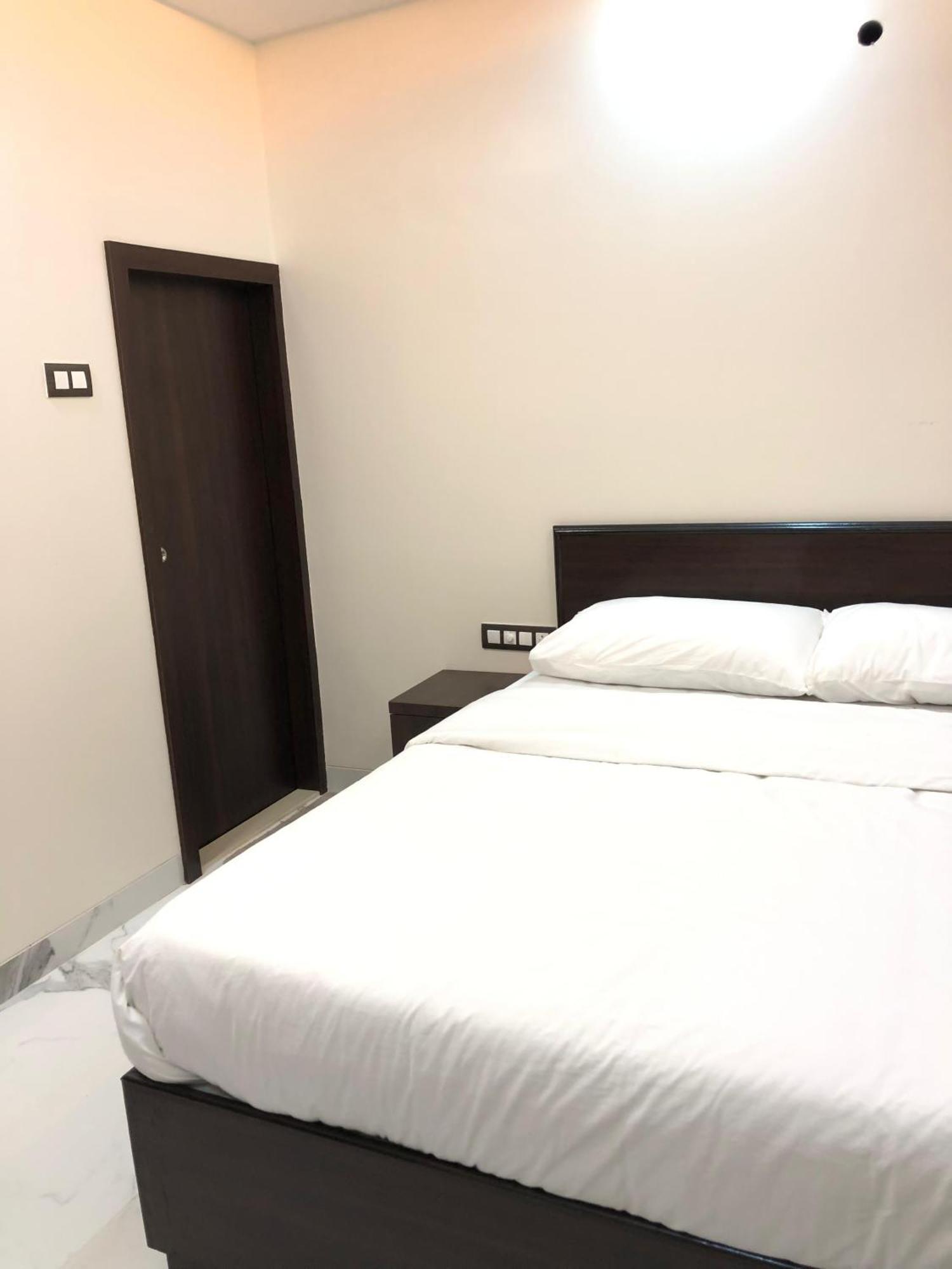 Sameena Guest House พันช์กานี ภายนอก รูปภาพ