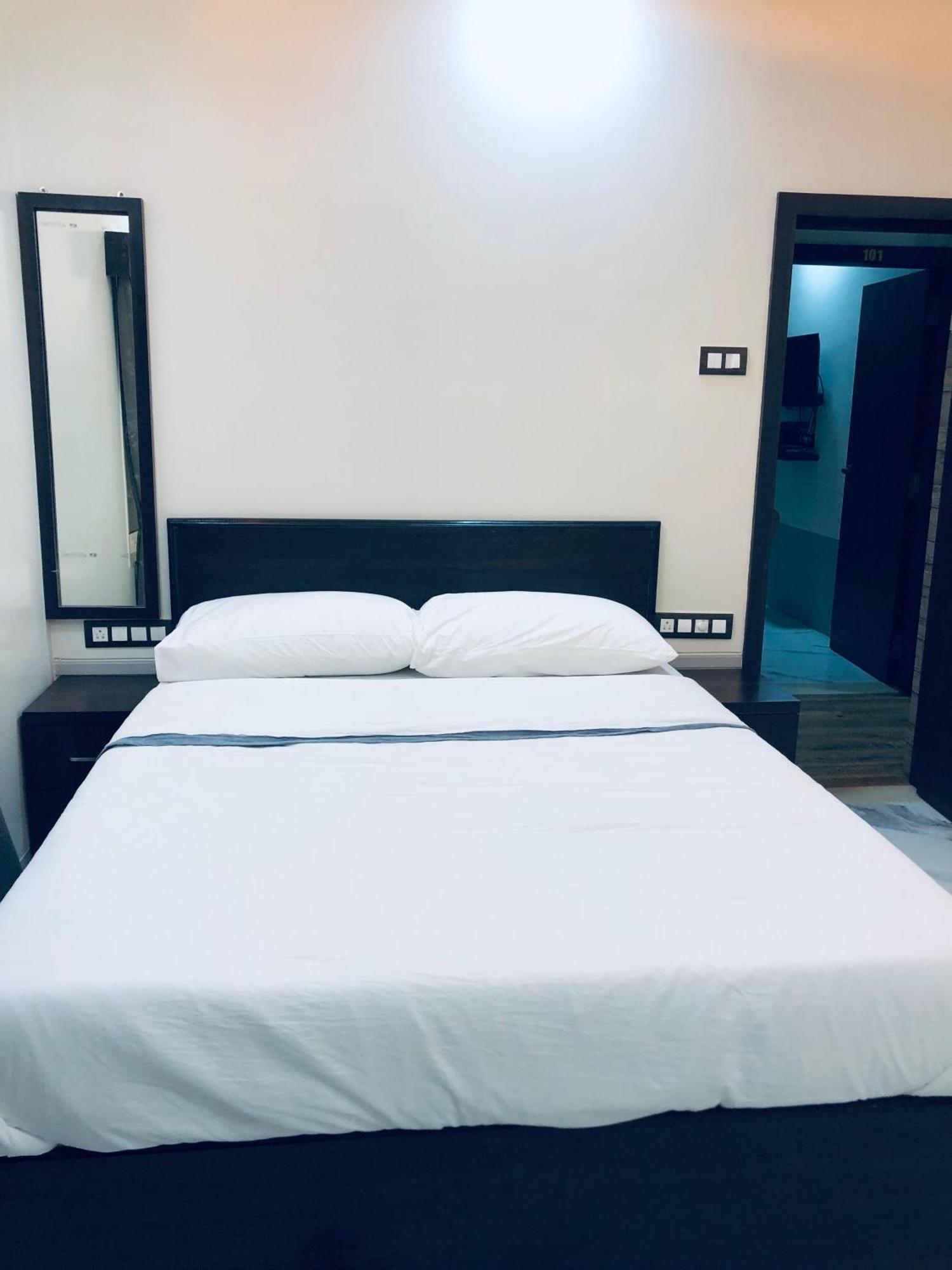 Sameena Guest House พันช์กานี ภายนอก รูปภาพ