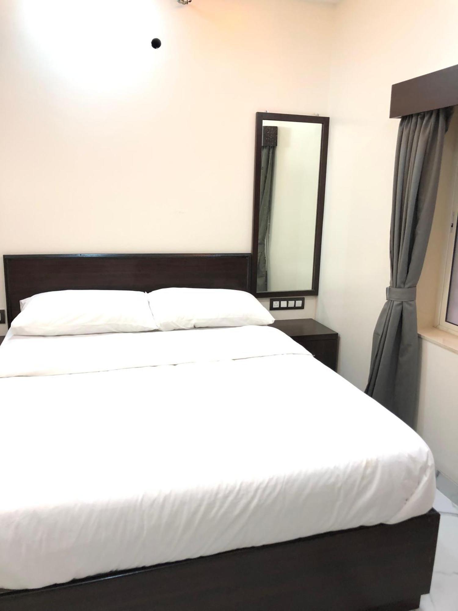 Sameena Guest House พันช์กานี ภายนอก รูปภาพ